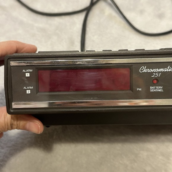 Vintage Realistic Chronomatic 251 Dual Alarm Clock AM/FM Radio #12-1559 Working - Picture 5 of 16